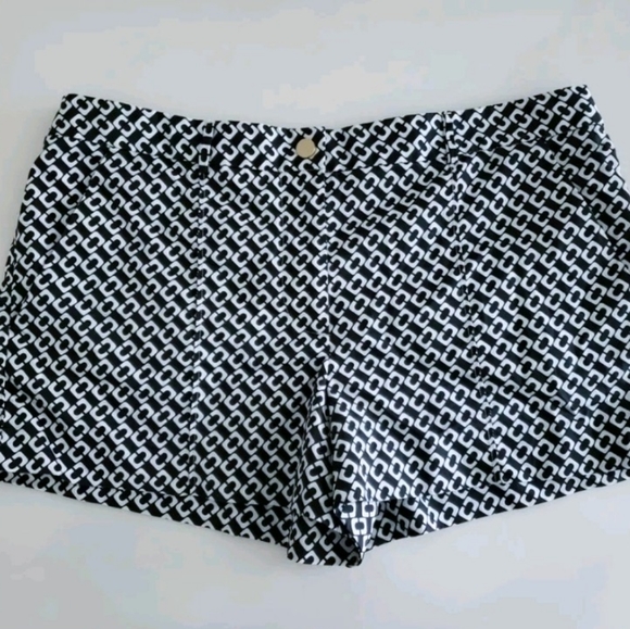 DVF Runway Shorts w/Front & Back Pockets Black & White - Picture 2 of 7